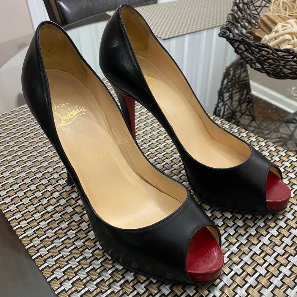 Authentic Christian Louboutin Peep Toe 38.5